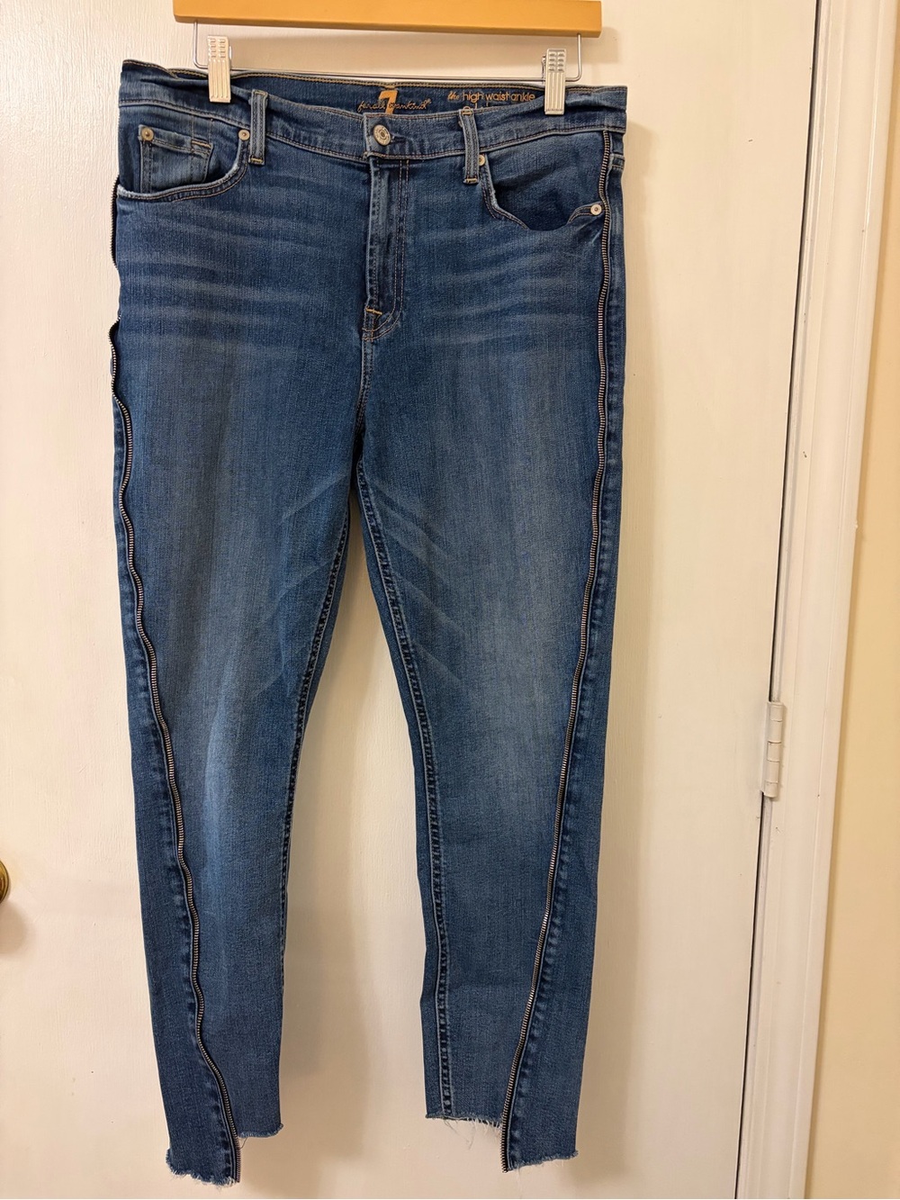7 For All Mankind Women's Dark Blue Skinny Jeans with zipper details